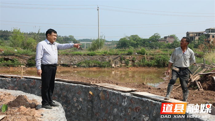 唐令德：扎根乡土践初心 用奉献绘就山乡画卷2_副本.png