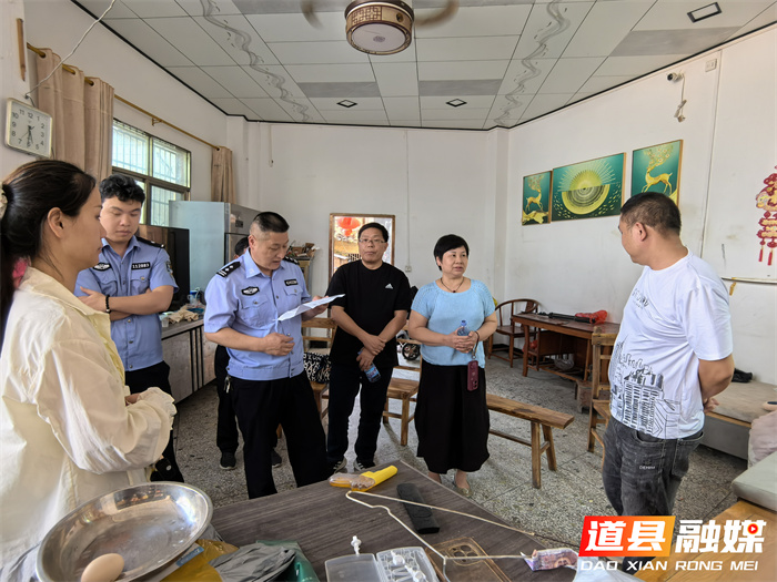 家庭琐事闹家暴 温情调解止纠纷_副本.jpg