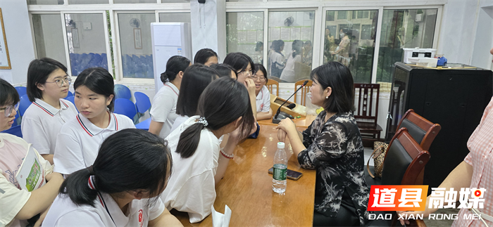 医疗服务提升︱道县县中医医院：走进道县一中 助高考女生健康无忧5_副本.png