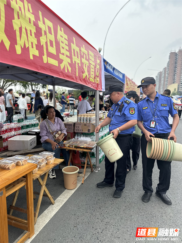 道县城管局巧设便民摊位助农惠民俗3_副本.jpg