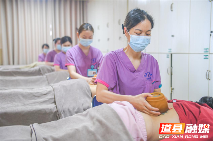 医疗服务提升年‖道县人民医院开通中医外治夜间门诊 推出“全时段+个性化”诊疗服务新举措1_副本.png