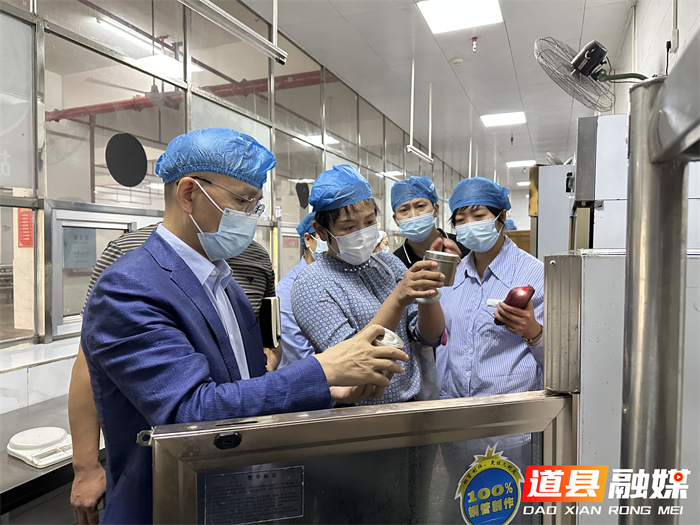 筑牢校园舌尖安全防线市人大调研组来道调研供餐体系2_副本.jpg