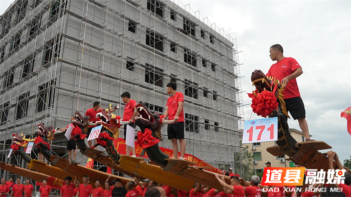 道县：千年龙船扬古韵风华 百舸竞渡掀时代新潮4_副本.jpg