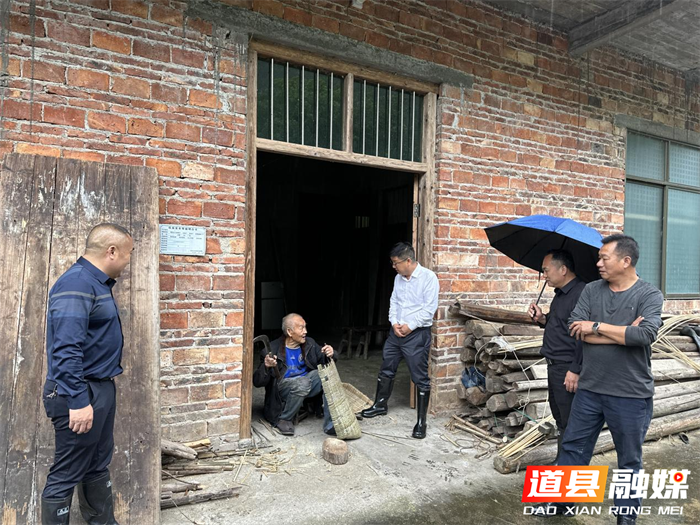 道县清塘镇严阵以待迎战最强降雨 三级联动筑牢防汛安全屏障2_副本.png