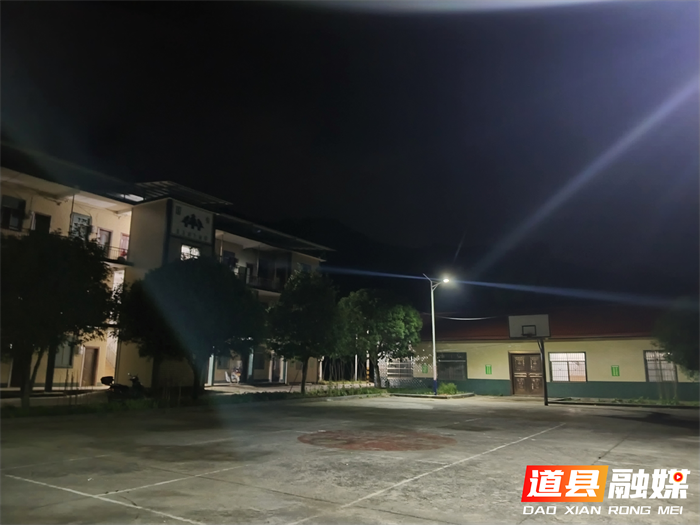 道县：告别摸黑出行，深山亮起民生灯1_副本.png