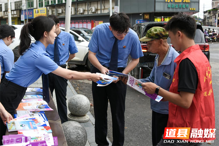 送法入乡镇，普法零距离1_副本.png