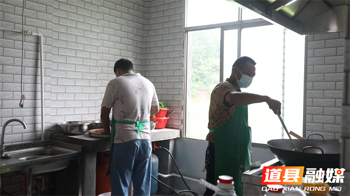 道县：首家村级老年食堂营业 让农村老人吃上“暖心饭”2_副本.png