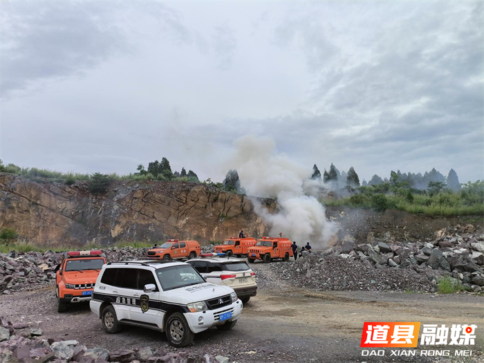 道县集中销毁400余箱非法违法烟花爆竹产品3_副本.png