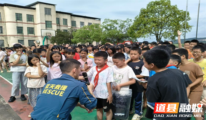 梅花小学：彩虹助学暖童心，蓝天防溺护成长4_副本.png