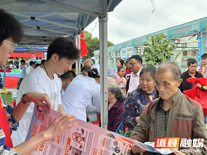 道县：深入开展社科知识普及  惠及群众10万人1_副本.png