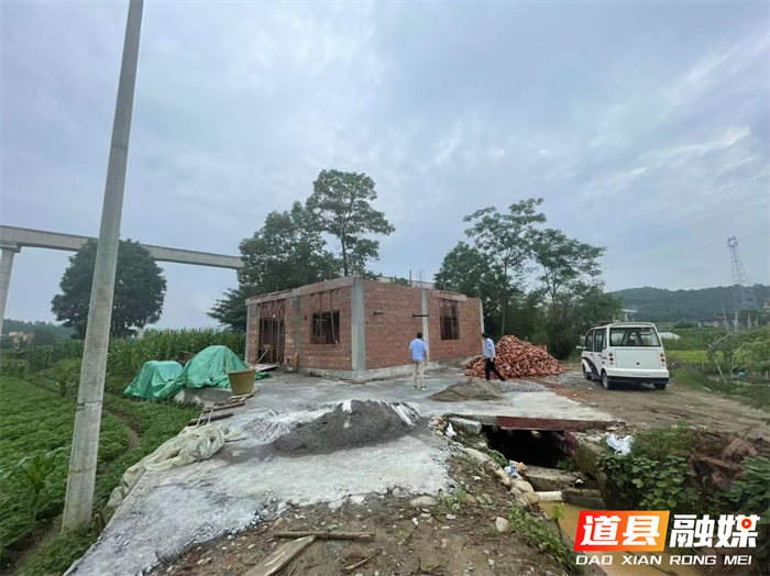 道县四马桥镇严厉查处一起未批先建违规建房行为 坚守规划监管红线1_副本.png