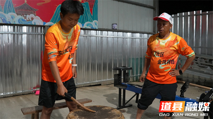 道县：共赴龙船盛会 “竞渡”幸福之路3_副本.jpg