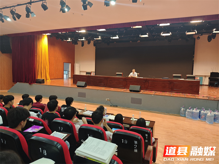 唐超学调研全县高考备考工作  寄语广大高考学子4_副本.jpg