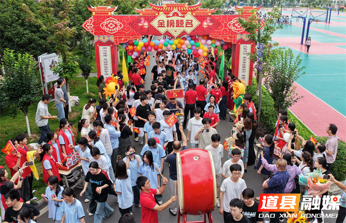 道县：暖心送考 逐梦远航（组图）3_副本.jpg