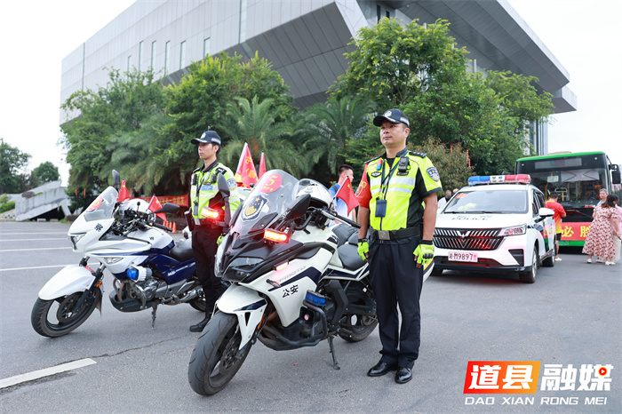 道县交警大队全力为高考考生保驾护航2_副本.jpg