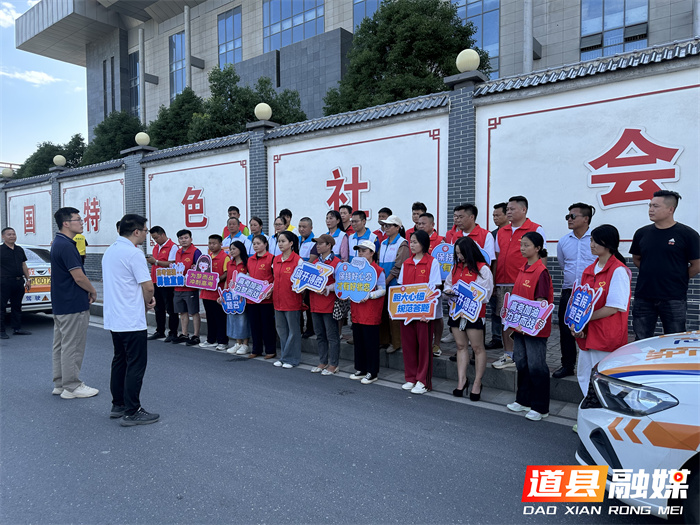 60名青年志愿者吹响爱心助考“集结号”1_副本.jpg