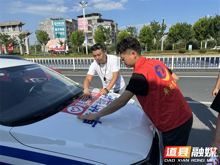 60名青年志愿者吹响爱心助考“集结号”2_副本.jpg