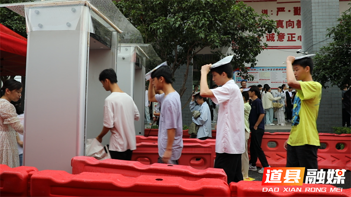 2025年高考拉开帷幕 道县5912名考生奔赴考场2_副本.png