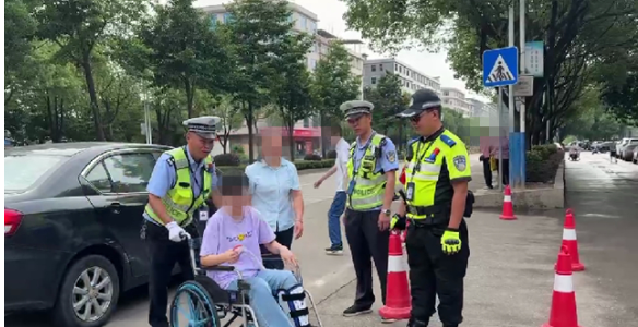 道县：考生紧急求助   交警热情服务