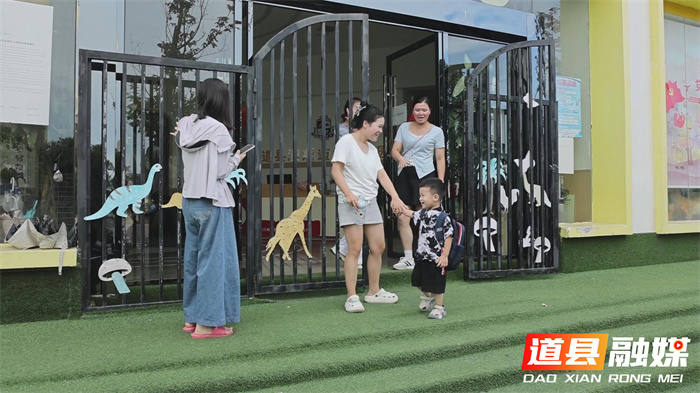 道县：开设暑期爱心托管班 破解职工家庭“带娃难”6_副本.jpg