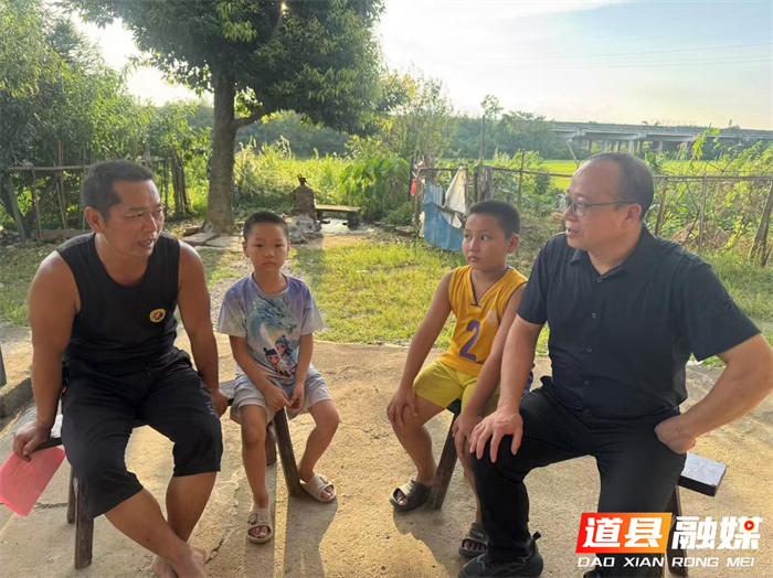 暑期家访筑防线精准护苗保平安 道县祥霖铺镇中心小学入户家访纪实2_副本.png