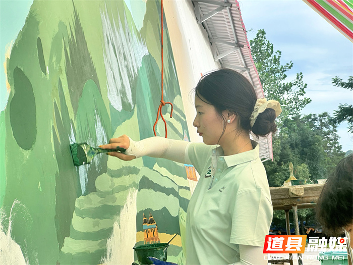 道县横岭瑶族乡：瑶乡白墙绘彩卷，易地搬迁展新颜3_副本.jpg