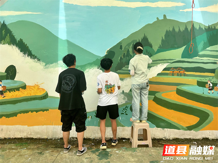 道县横岭瑶族乡：瑶乡白墙绘彩卷，易地搬迁展新颜1_副本.jpg