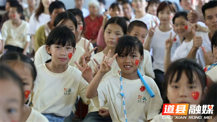 道县：高校力量下沉瑶族乡 公益夏令营书写少年成长答卷5_副本.jpg