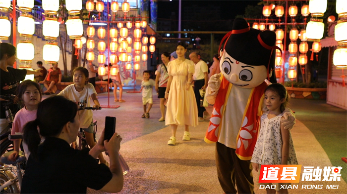 道县：乐园夏夜人气旺 市民畅享夜时光1_副本.png