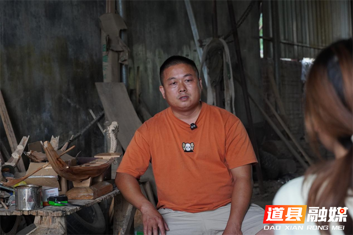 湖南师大新传院“光影筑梦”实践团对话龙船代际困境，倾听Z世代数字期待1_副本.png
