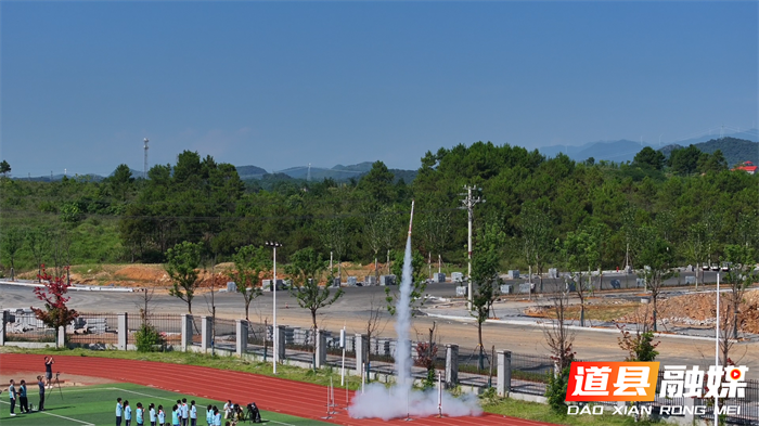 点燃强军梦 培育廉洁心——国防科技大学“高地·拓天”宣讲团走进道县4_副本.png