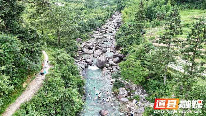 道县：“凉资源”变身“热经济” 避暑纳凉带火乡村“清凉经济”3_副本.jpg