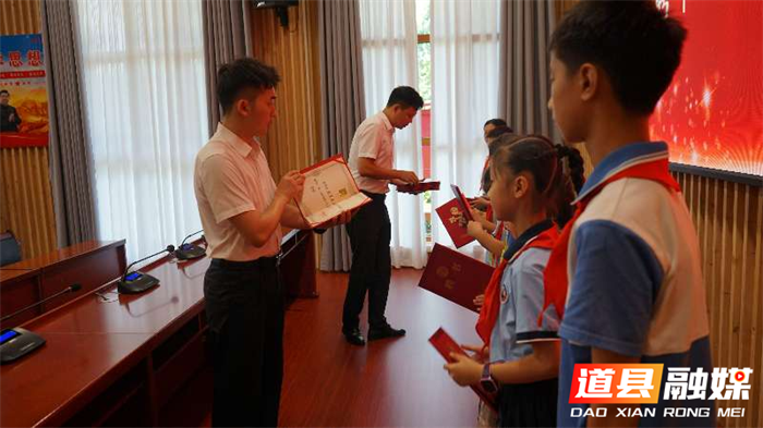 陈树湘烈士纪念馆2025年红领巾讲解员正式“持证上岗”4_副本.png