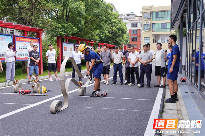 道县消防大队邀请烟草公司退伍老兵来队开展“八一”共建活动2_副本.png