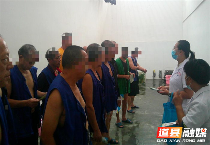 医警携手，共抗艾滋--------道县疾控中心开展重点场所艾滋病防治宣传活动3_副本.png