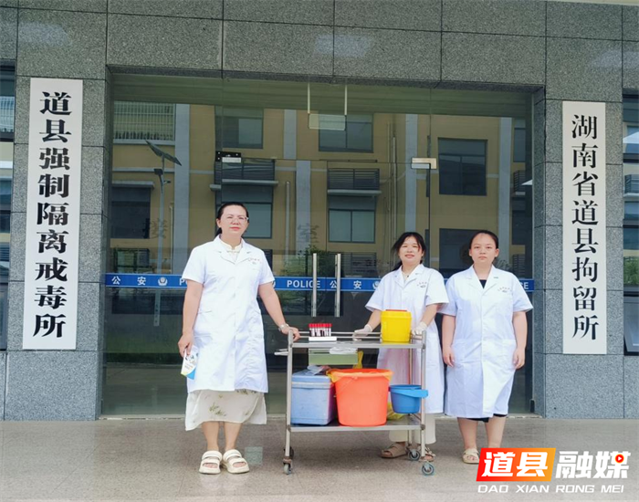 医警携手，共抗艾滋--------道县疾控中心开展重点场所艾滋病防治宣传活动1_副本.png