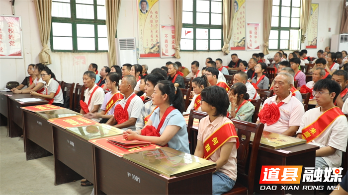 道县：“奖优济困”机制再发力 19万元“学业红包”温暖149名学子2_副本.png