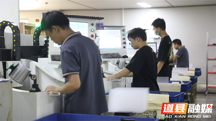 道县：新型显示器产业集群效应凸显 上下游协同构建全链条发展生态3_副本.png