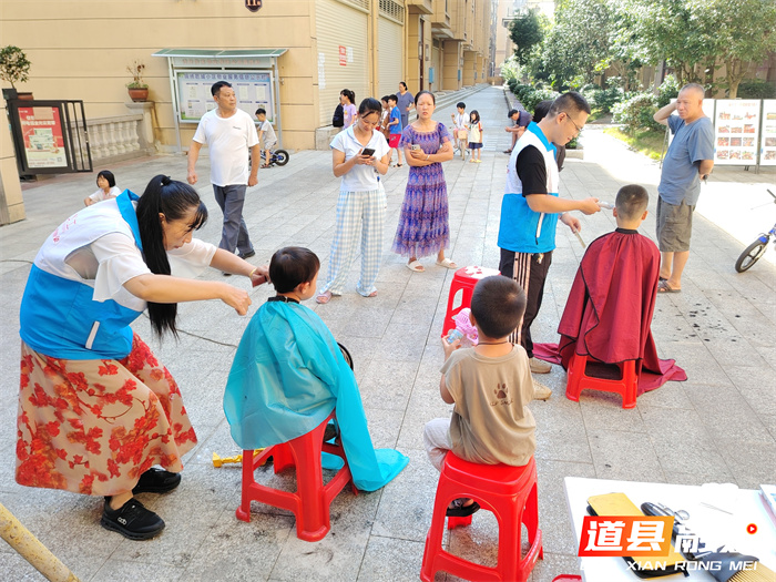 道县：志愿之光点亮社区 便民举措温暖家园3_副本.jpg