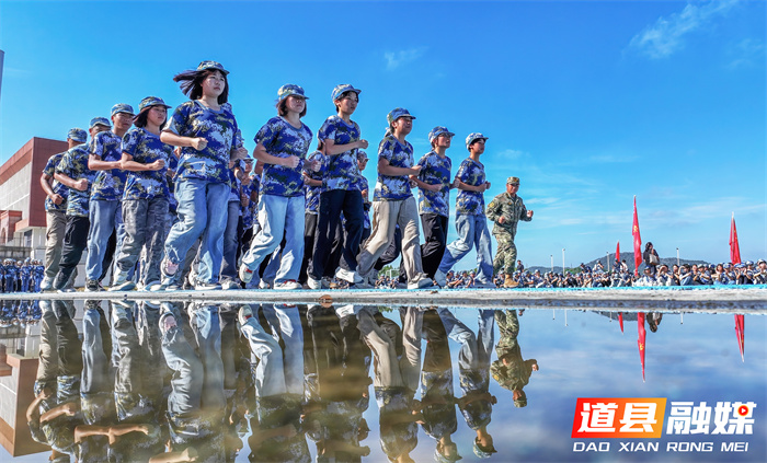 湖南道县：军训磨砺 少年起航3_副本.jpg