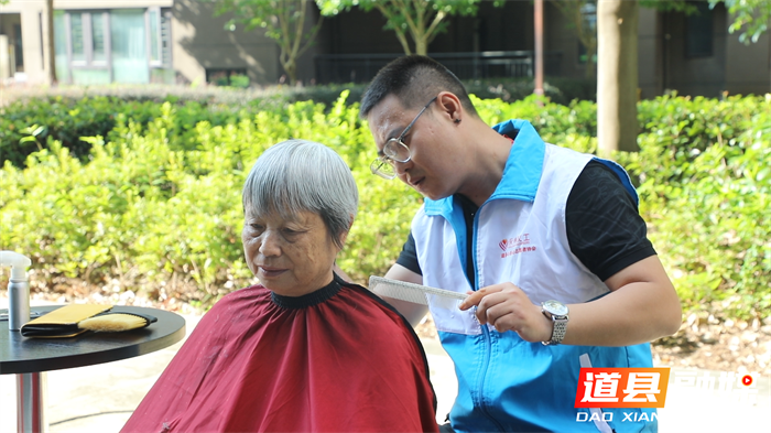 心暖家园 携手同行——道县心连心志愿者协会开展温暖服务进社区活动3_副本.png