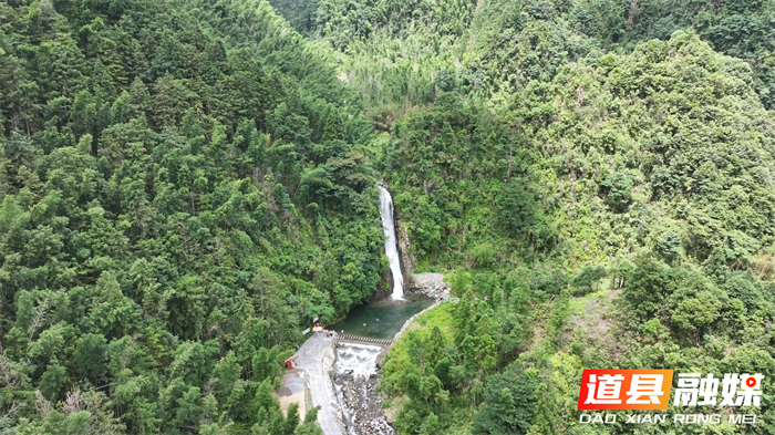 （党建时空）道县空树岩村：深山藏飞瀑 生态赋能“空心村”蜕变网红避暑地3_副本.png