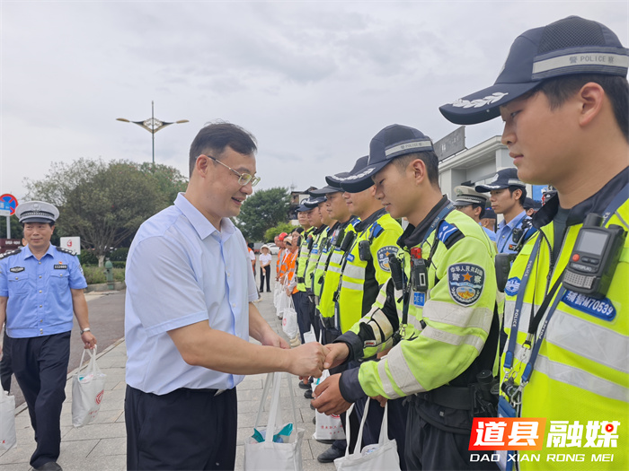 唐超学开展“送清凉”走访慰问活动 1_副本1.jpg