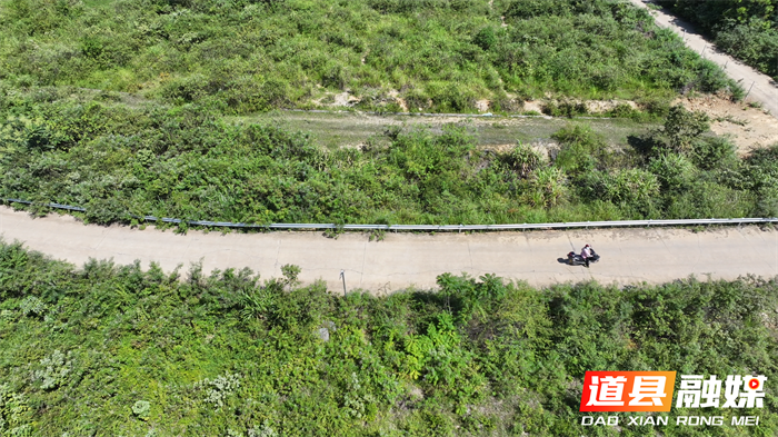 道县：“小护栏”守护“大民生” 农村公路安防工程为乡村振兴系上“安全带”4_副本.png