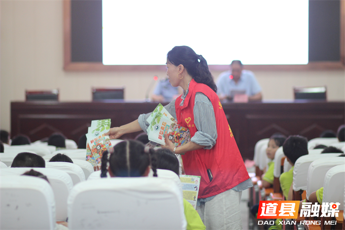 道县濂溪街道：开展禁毒宣传进校园活动_副本.png