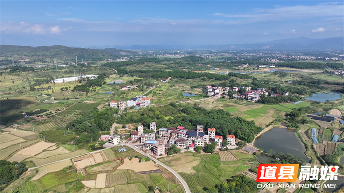 道县：党群携手扮靓家园 人居环境再焕新颜1_副本.png