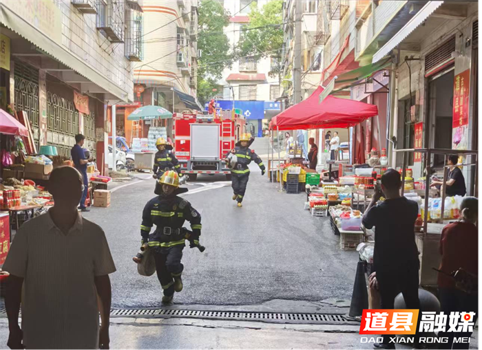 道县多部门联合开展消防演练 筑牢商贸安全防线3_副本.png