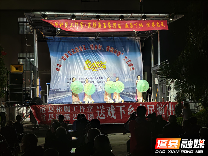 道县：慈善暖阳照心田 文艺演出为福利院老人送欢乐1_副本.jpg