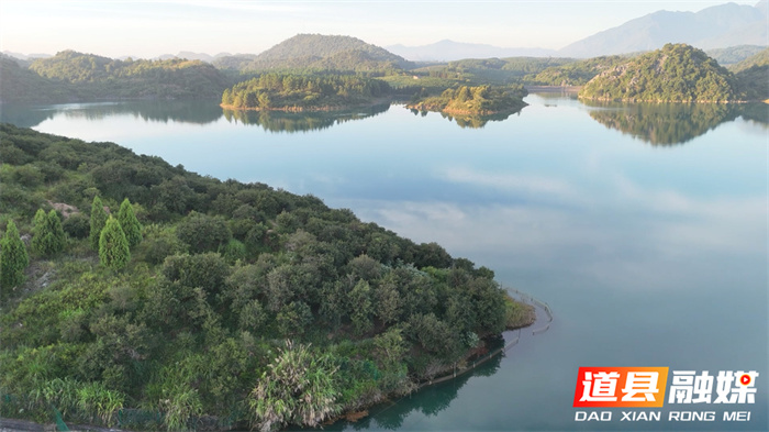道县乐海水库：秋意正浓 山水相映美景如画3_副本.jpg