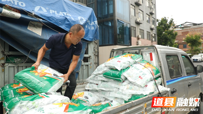 道县：免费发放35万包油菜种 全力保障秋种促增收5_副本.png